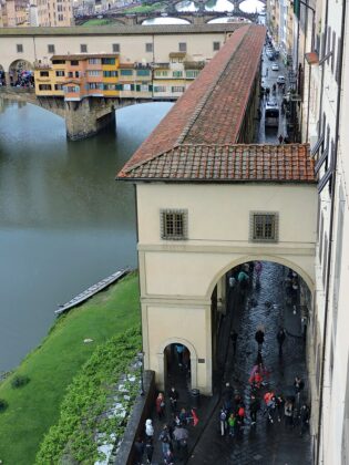 Lungarno-degli-Archibusieri-Ponte-Vecchio