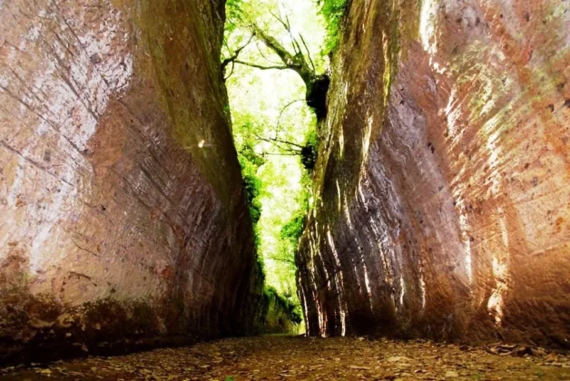 Città del Tufo vie cave