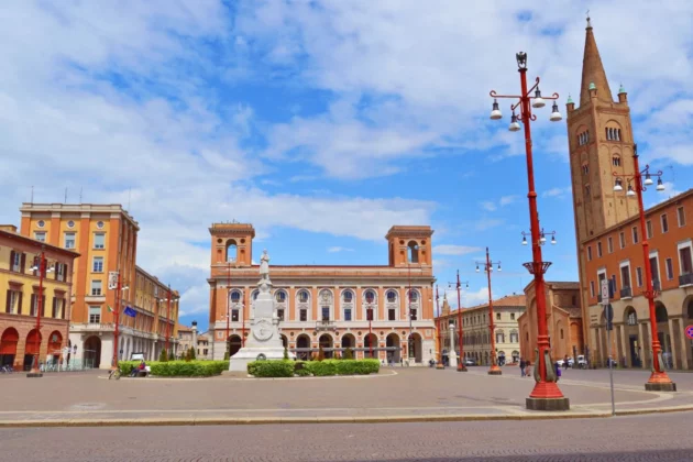 piazza saffi forlì