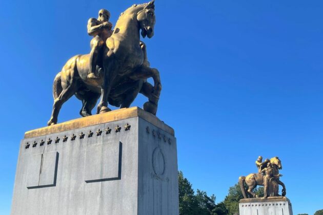 Sculture "Le Arti della Guerra" e "Le Arti della Pace"