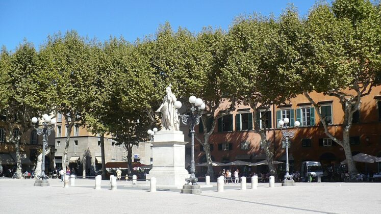 piazza napoleone lucca