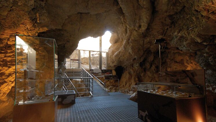 Grotte di Equi e Parco Geo-Archeologico